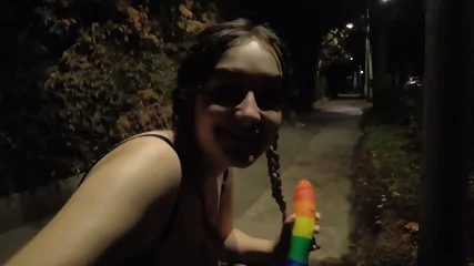 C'est la nuit mais Louise ne pense qu'a se masturber n'importe ou - Videos Defonce De Salope Gratuit Gratuites HD | Jeux de Rue