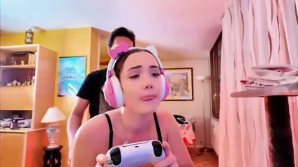 Surprendre Sa Meuf En Train De Jouer  Console  Baiser - Videos Film Porno Ronde Gratuite Gratuites HD | Jeux de Rue