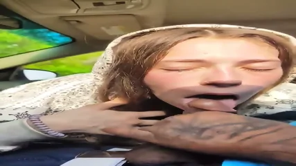 Homeless Girl Having Small Tits Giving Blowjob Inside Car - Video Porno Gratuite HD | Jeux de Rue