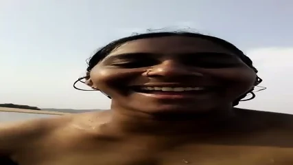 Mature Indian Couple Outdoor Enjoying In River - Video Porno Gratuite HD | Jeux de Rue