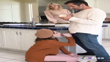 Beautiful Brunette Giving A Blowjob In The Kitchen - Video Porno Gratuite HD | Jeux de Rue