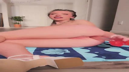 Little Blonde Plays With Her Asshole - Video Porno Gratuite HD | Jeux de Rue