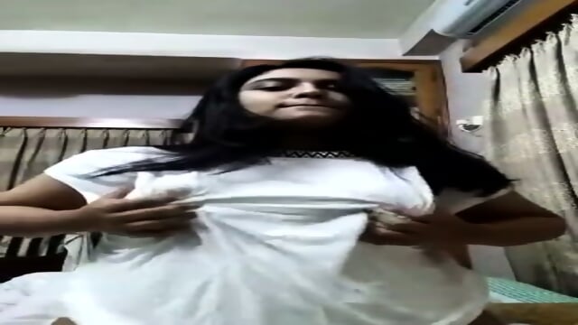 Bangladeshi Bitch Stripping and Massaging Her Boobs - Video Porno Gratuite HD | Jeux de Rue