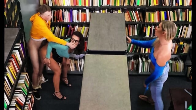 A brunette with glasses gave a cap to a student in the library - Video Tendance HD | Jeux de Rue
